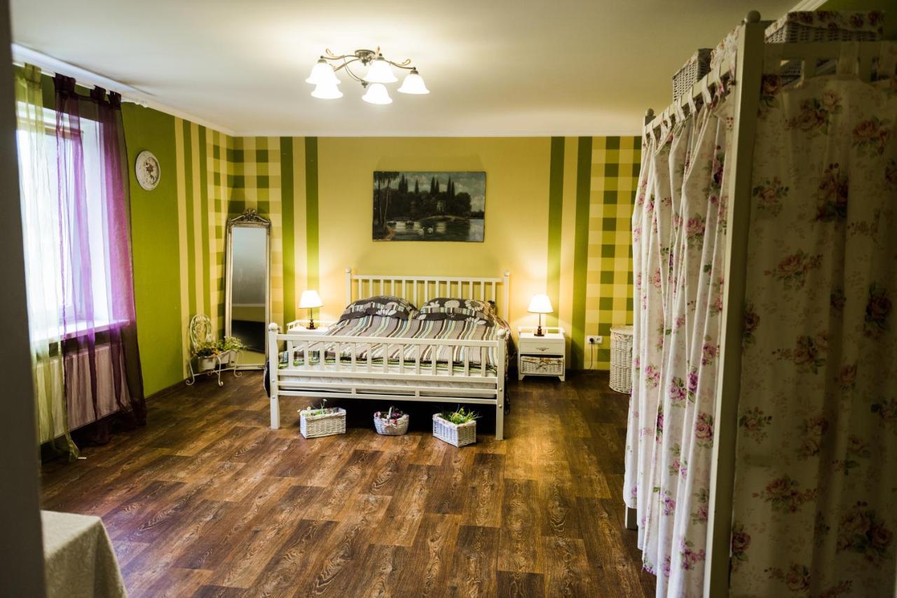 Golden Park Apartments Umanʼ Esterno foto
