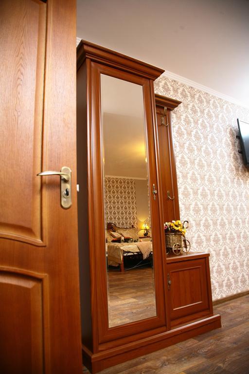 Golden Park Apartments Umanʼ Esterno foto